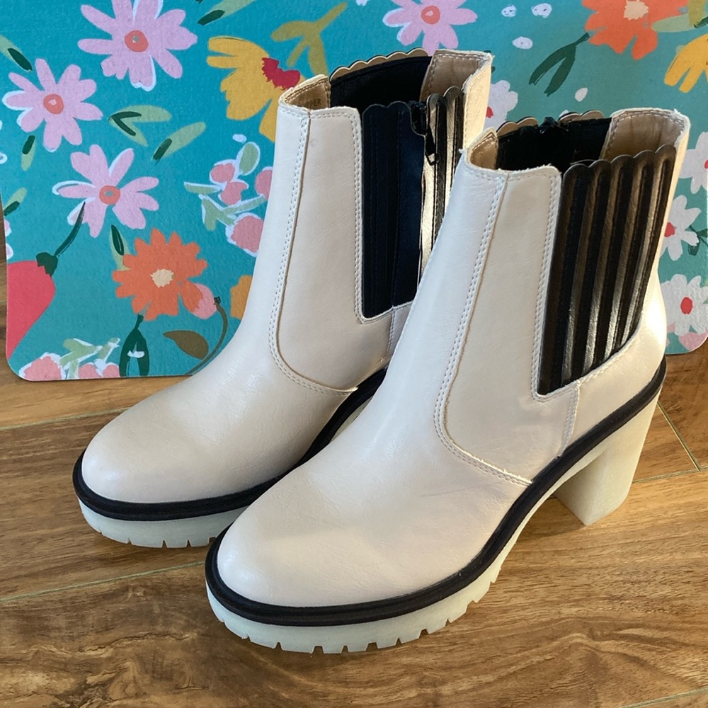 NWOT Oasis Society Anastasia Chelsea Style Platform Chunky Sole Boots Size 8